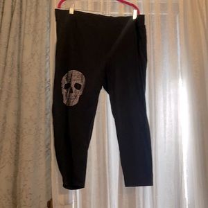 Toward black crop leggings with skull stud design